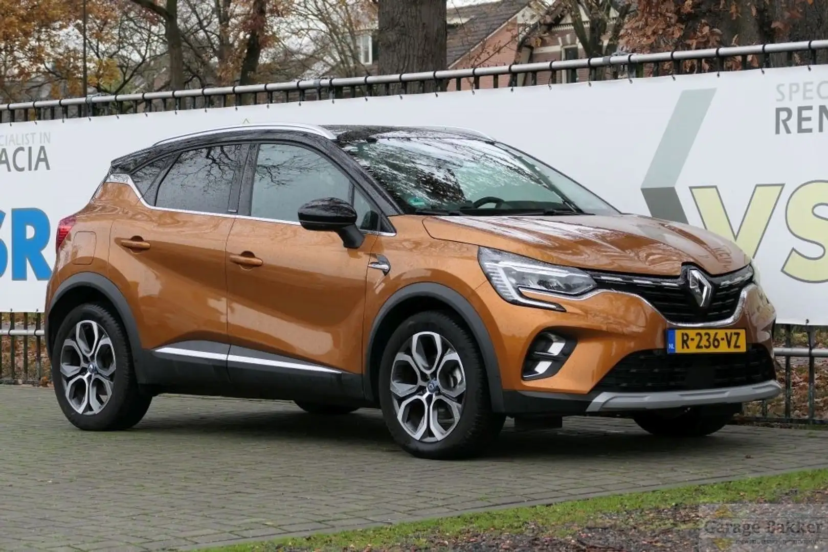 Renault Captur 1.6 160 Plug-in Hybrid PHEV Intens Orange - 1