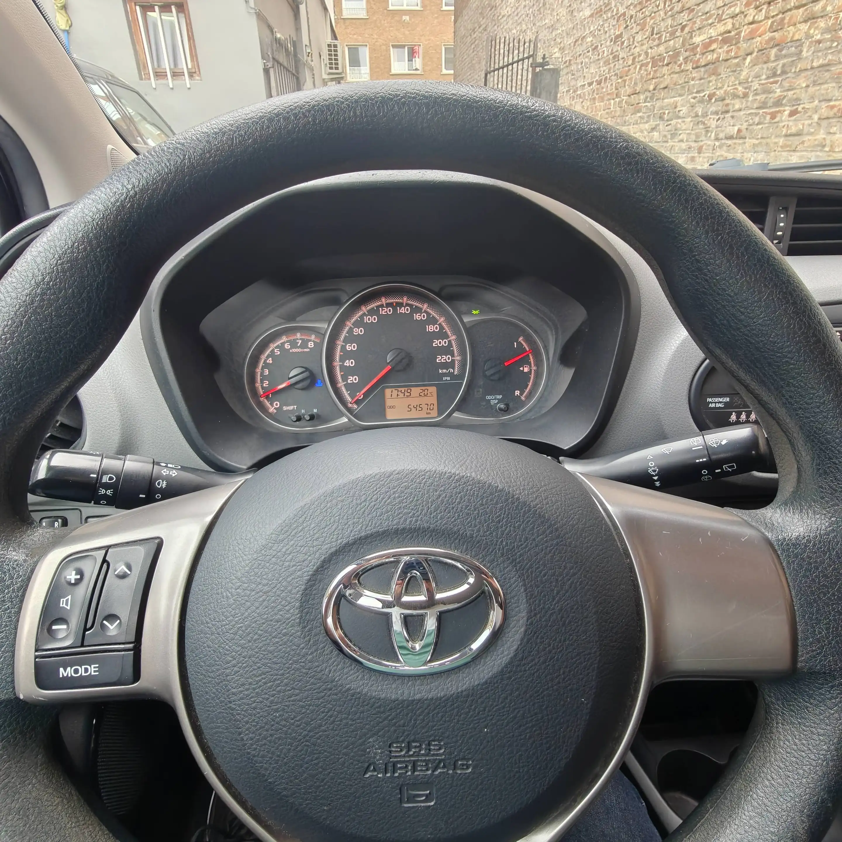Toyota Yaris Yaris 1.0i climatisé 54000 km — photo 8