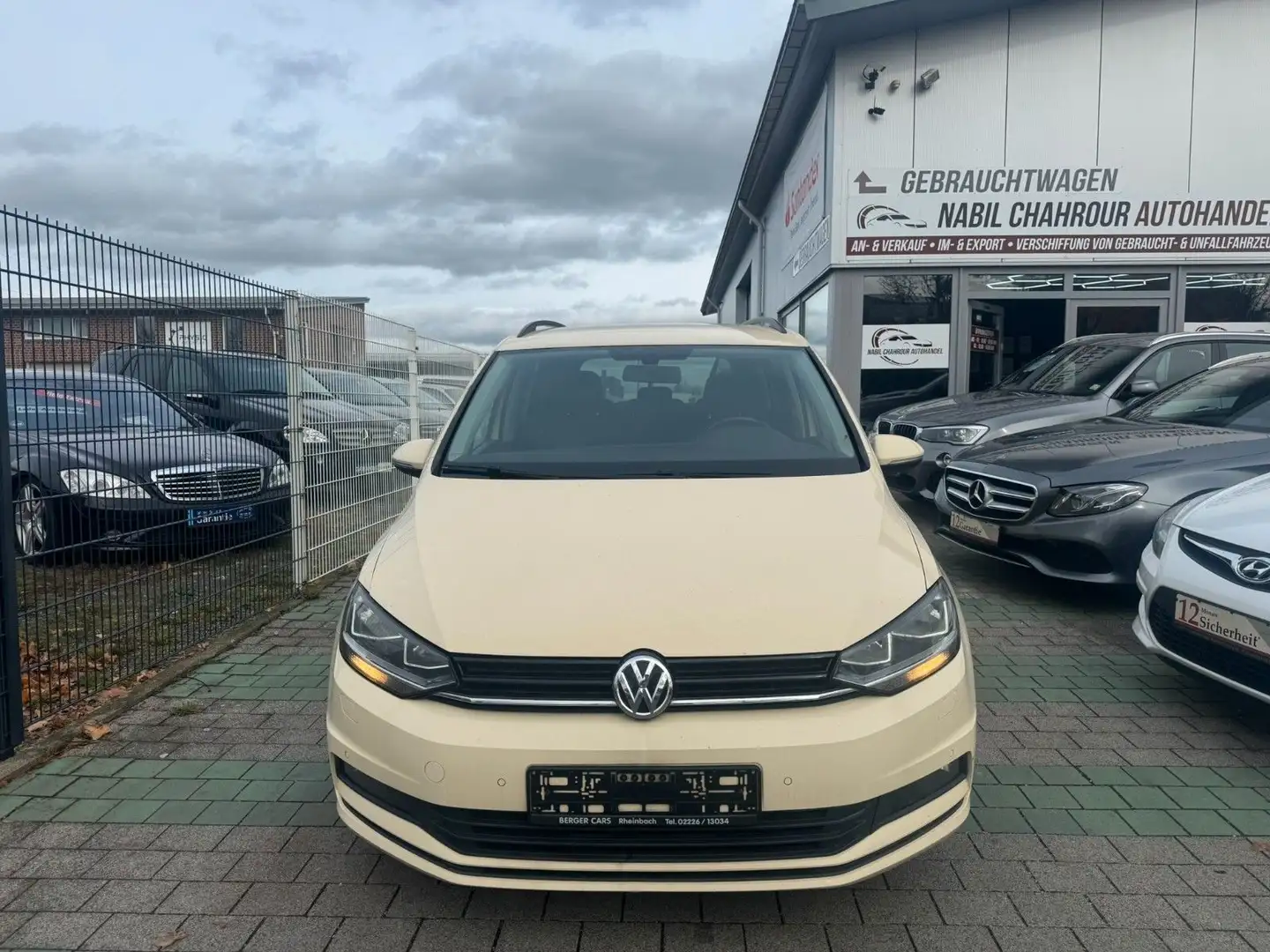 Volkswagen Touran 2,0 TDI SCR DSG 7 Sitzer, Navi Gelb - 2