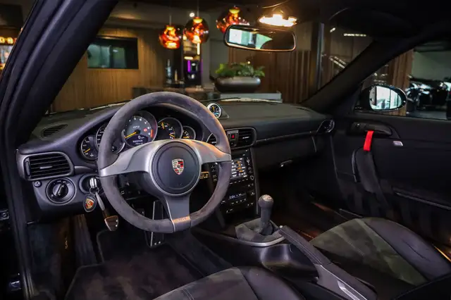 Porsche 911 view 12