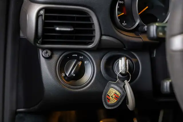 Porsche 911 view 25