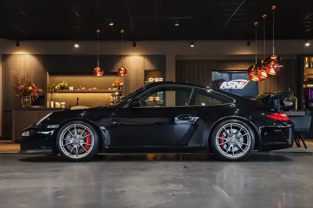 Porsche 911 view 2