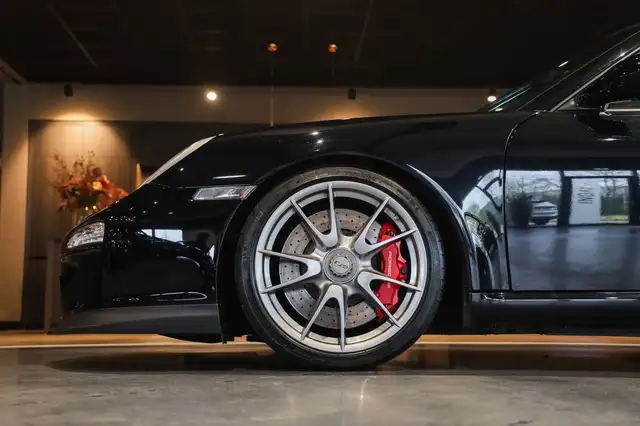 Porsche 911 view 11
