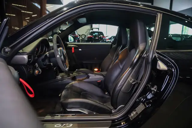 Porsche 911 view 5