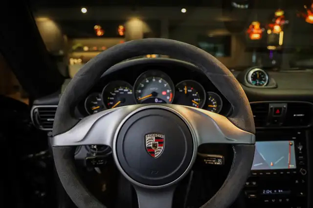 Porsche 911 view 13