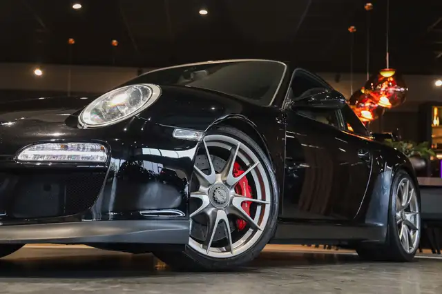 Porsche 911 view 9
