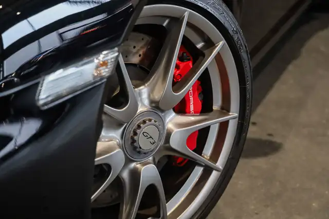 Porsche 911 view 10