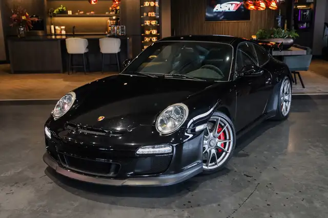 Porsche 911 view 8