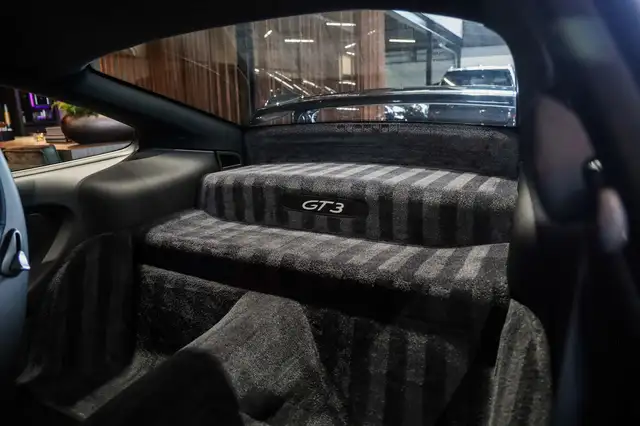 Porsche 911 view 24