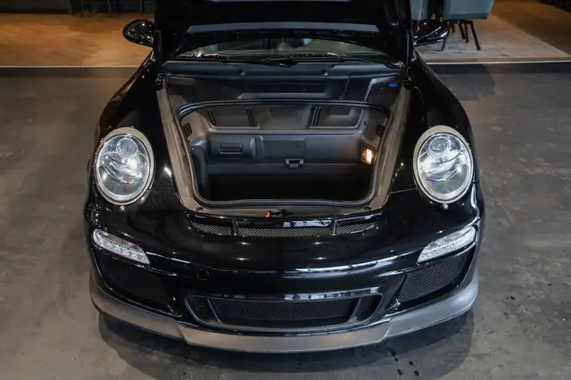 Porsche 911 view 30