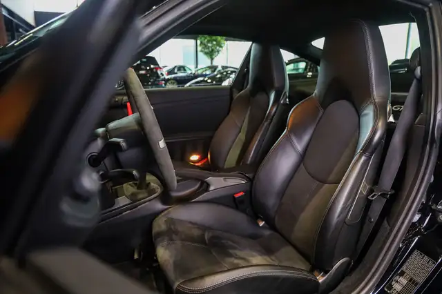 Porsche 911 view 6