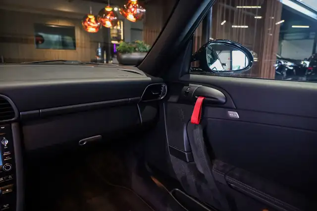 Porsche 911 view 18