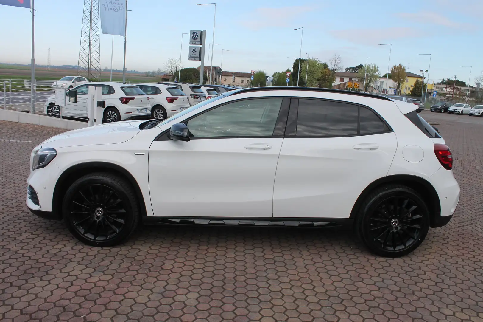 Mercedes-Benz GLA 200 GLA 200 d Night Edition auto Wit - 2