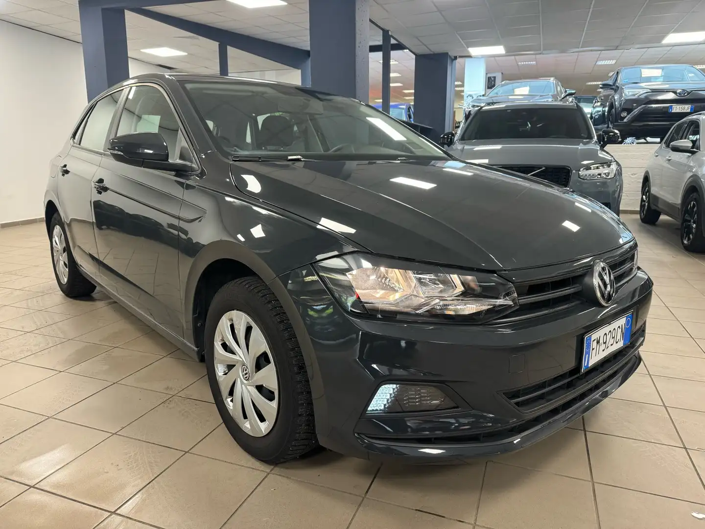 Volkswagen Polo Polo 5p 1.0 mpi Trendline 65cv neopatentati Gris - 1