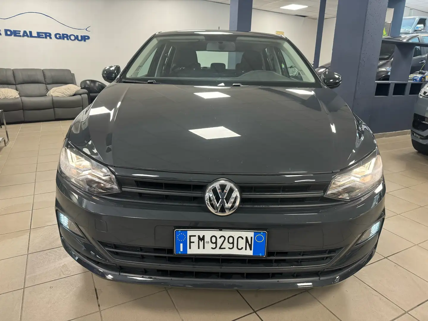 Volkswagen Polo Polo 5p 1.0 mpi Trendline 65cv neopatentati Gris - 2