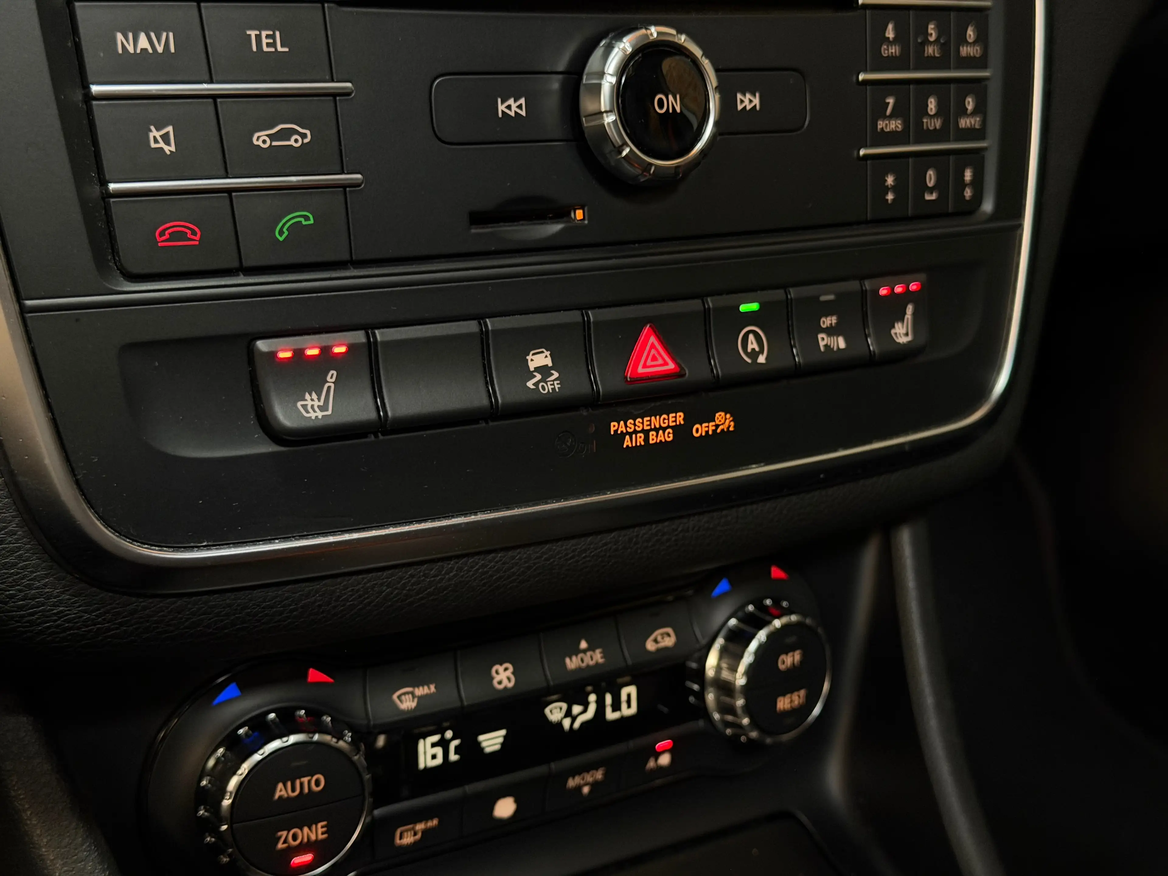Mercedes-Benz GLA 45 AMG 4-Matic - CarPlay - Panodak - Camera — photo 12