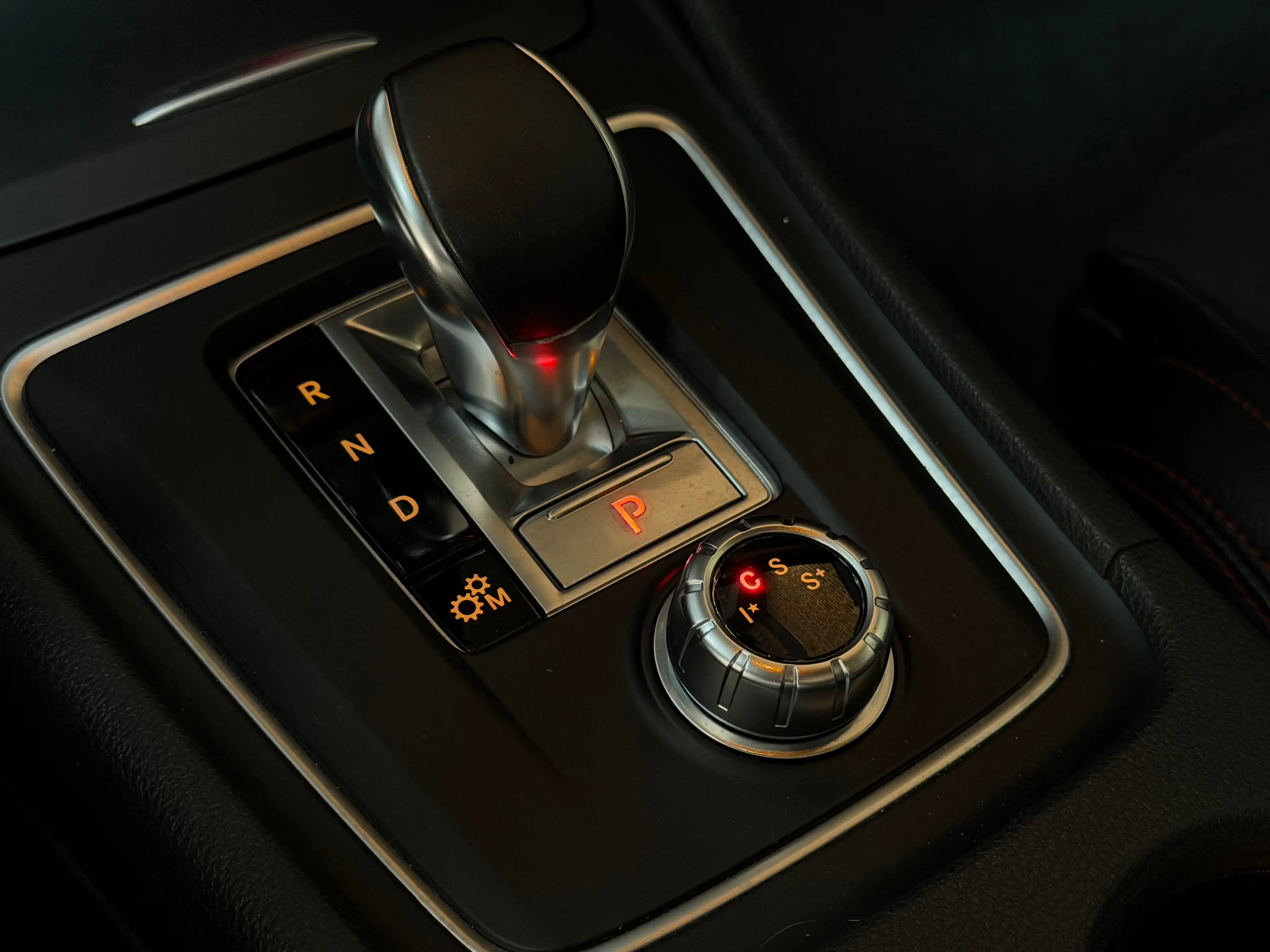 Mercedes-Benz GLA 45 AMG 4-Matic - CarPlay - Panodak - Camera — photo 13