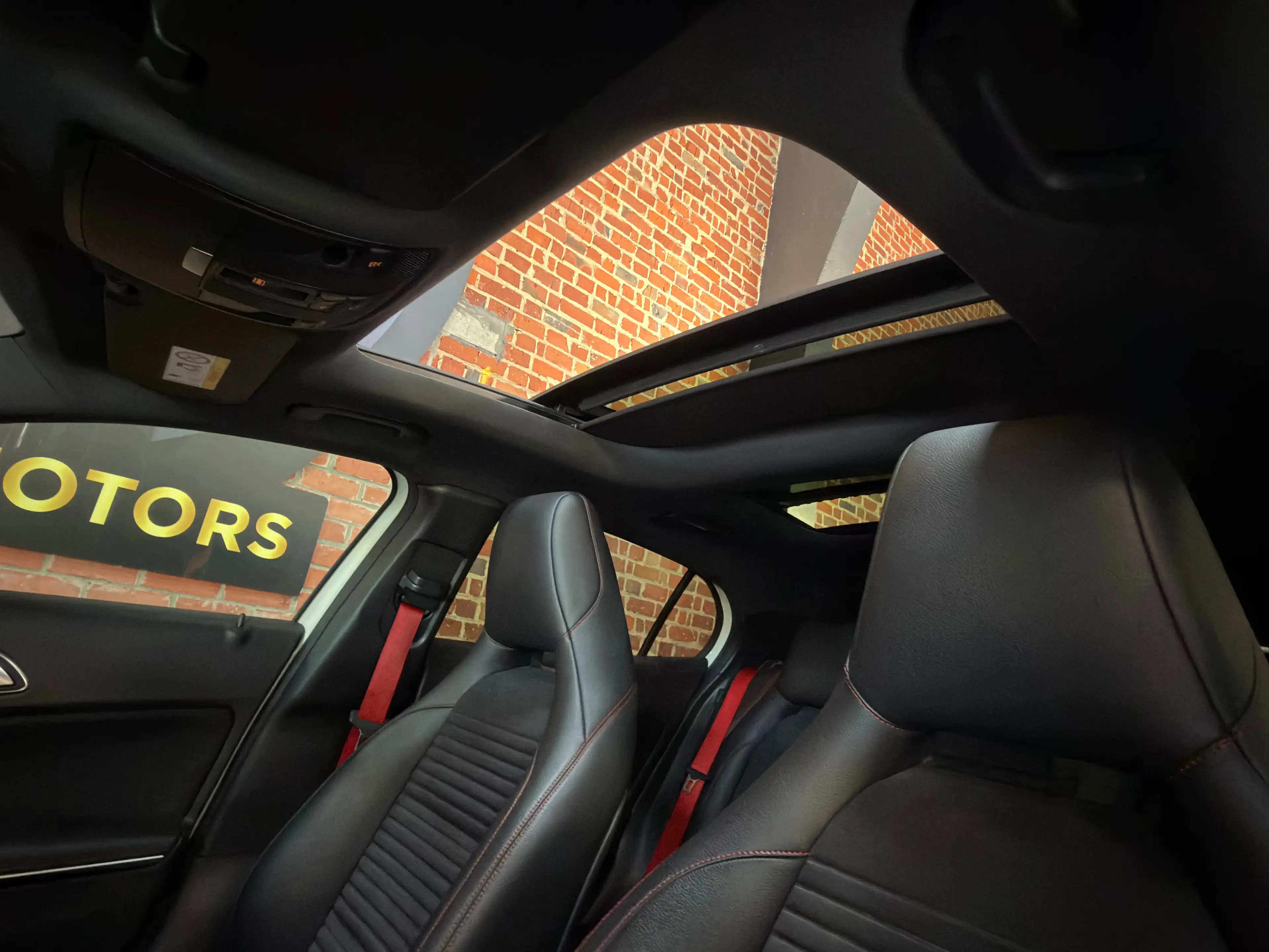 Mercedes-Benz GLA 45 AMG 4-Matic - CarPlay - Panodak - Camera — photo 14
