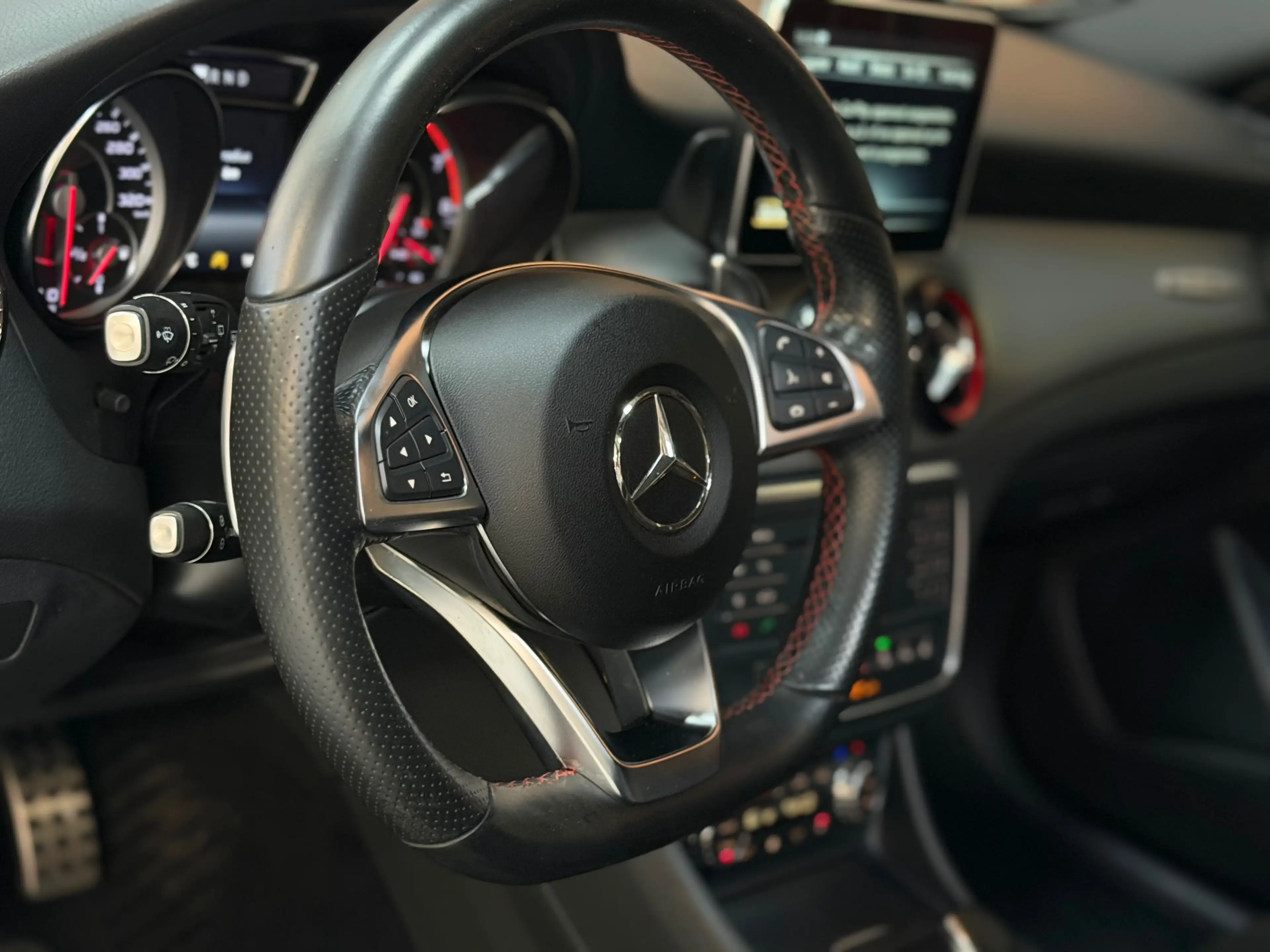 Mercedes-Benz GLA 45 AMG 4-Matic - CarPlay - Panodak - Camera — photo 8