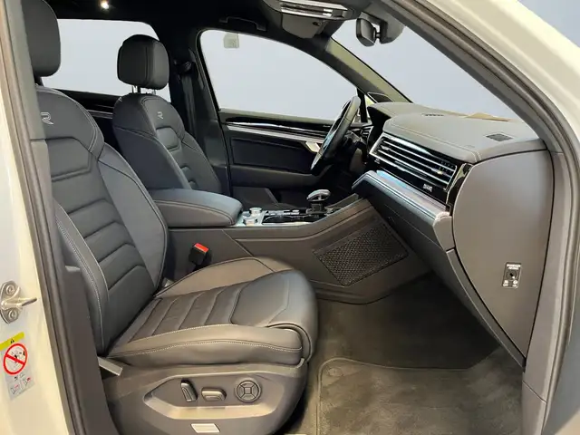 Volkswagen Touareg view 10