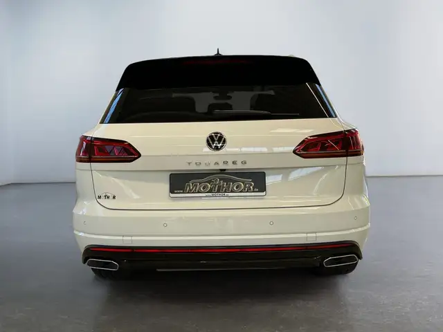 Volkswagen Touareg view 5