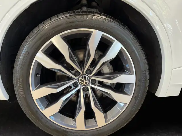 Volkswagen Touareg view 15