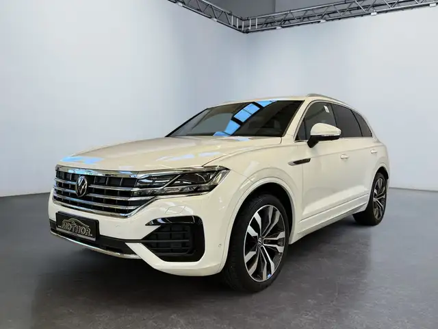 Volkswagen Touareg view 2