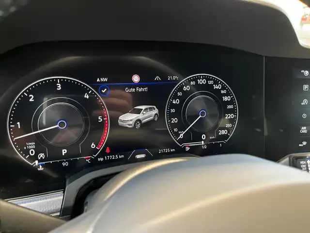 Volkswagen Touareg view 12