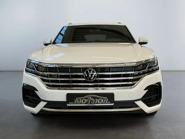 Volkswagen Touareg view 6