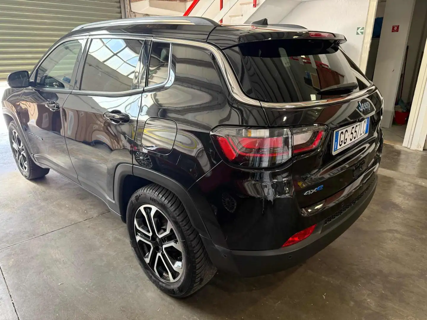 Jeep Compass 1.3 Turbo T4 190 CV PHEV AT6 4xe Limited Zwart - 2