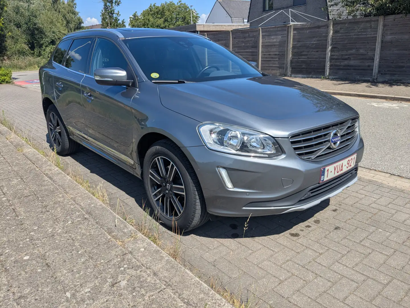 Volvo XC60 XC60 D4 AWD GeartronicSummum Gris - 1