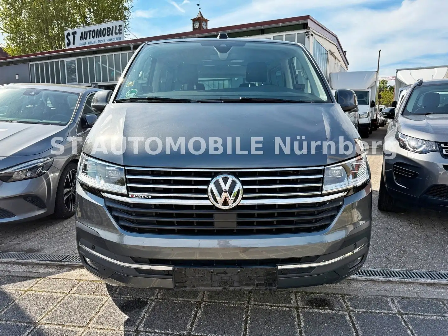 Volkswagen T6 Multivan T6.1  Multivan Generation Six 4Motion*1.Hd*AHK* Gris - 2