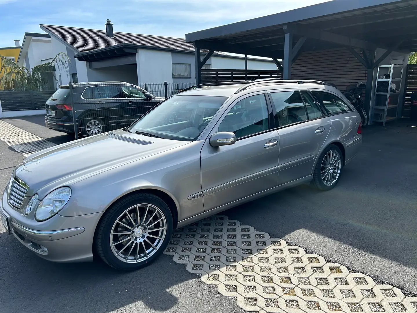 Mercedes-Benz E 220 E 220 T -Avantgarde CDI Aut. -Avantgarde Silber - 1