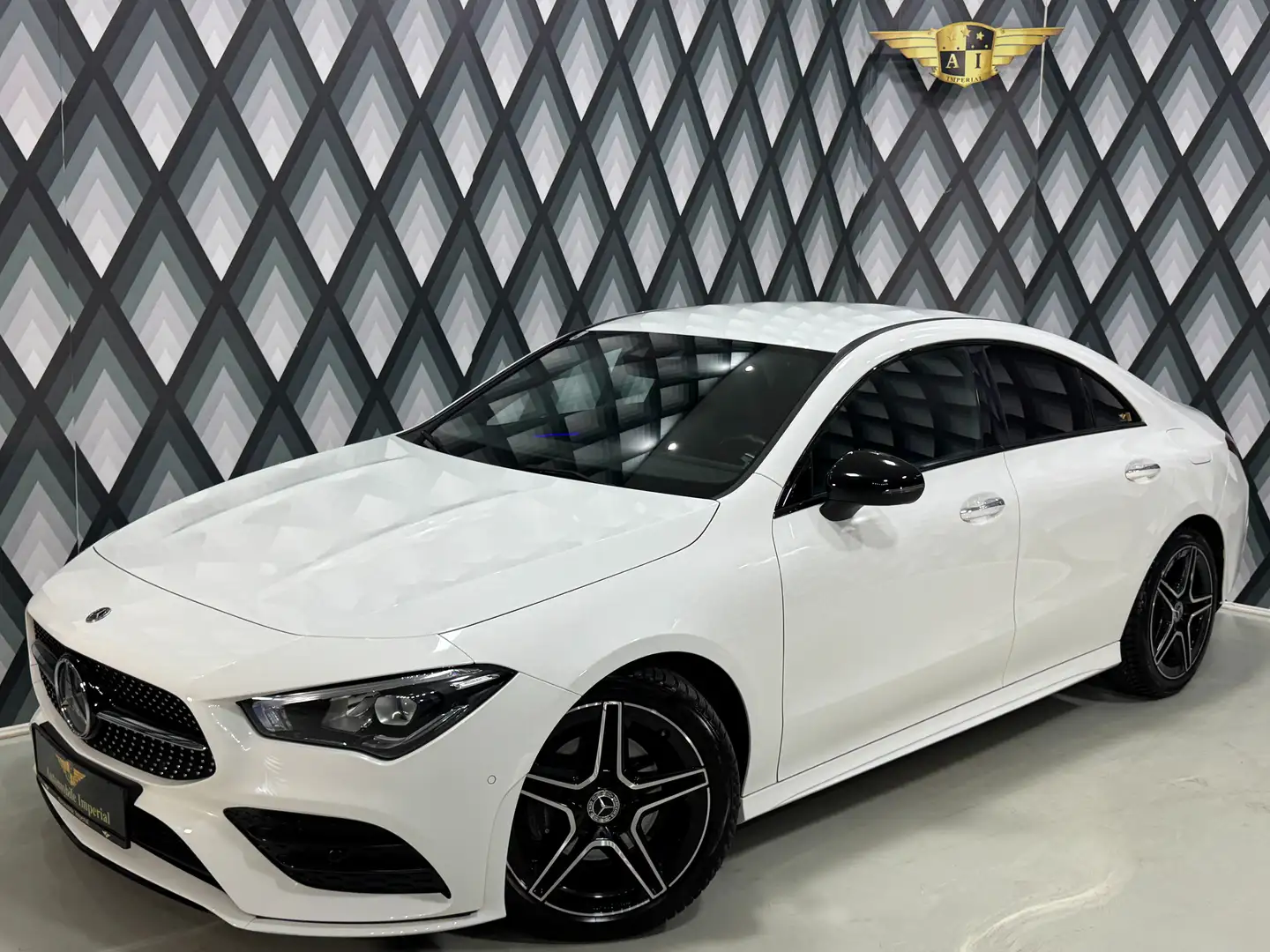 Mercedes-Benz CLA 180 d Aut. // AMG-LINE // PREMIUM-PAKET // Weiß - 2