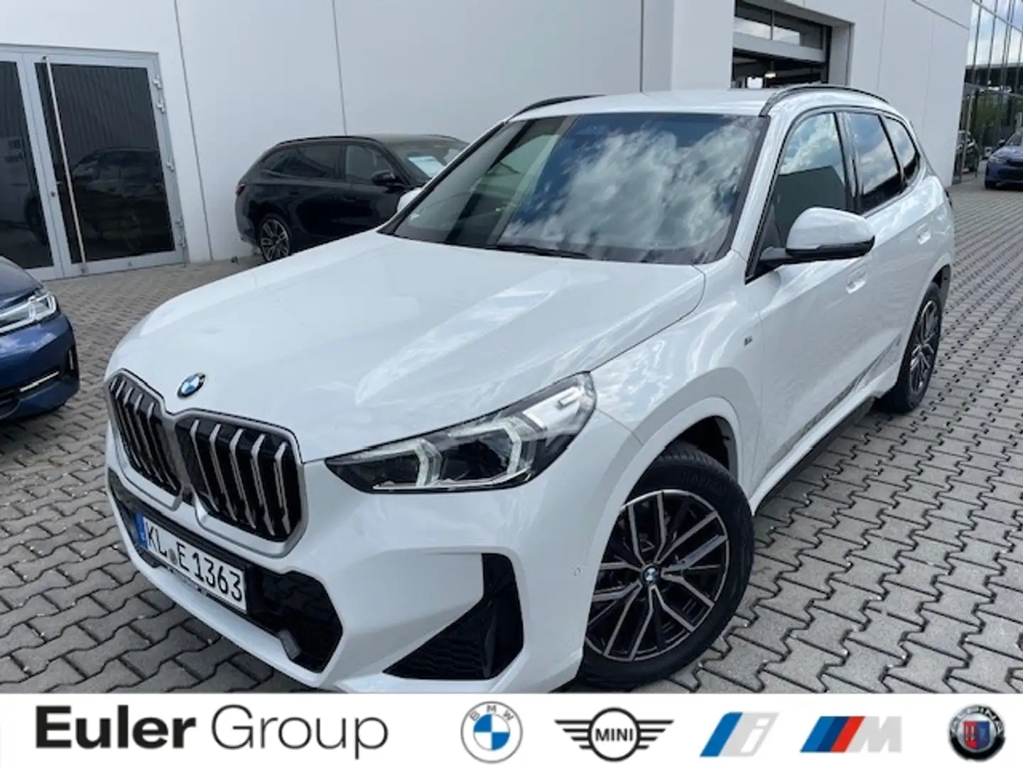 BMW X1 sDrive18i Sportpaket HUD AD AHK-klappbar AHK Navi Weiß - 1