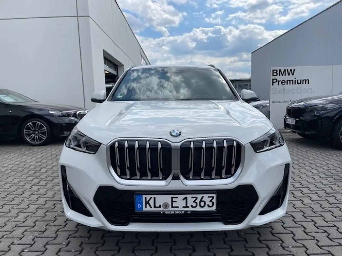 BMW X1 sDrive18i Sportpaket HUD AD AHK-klappbar AHK Navi Weiß - 2