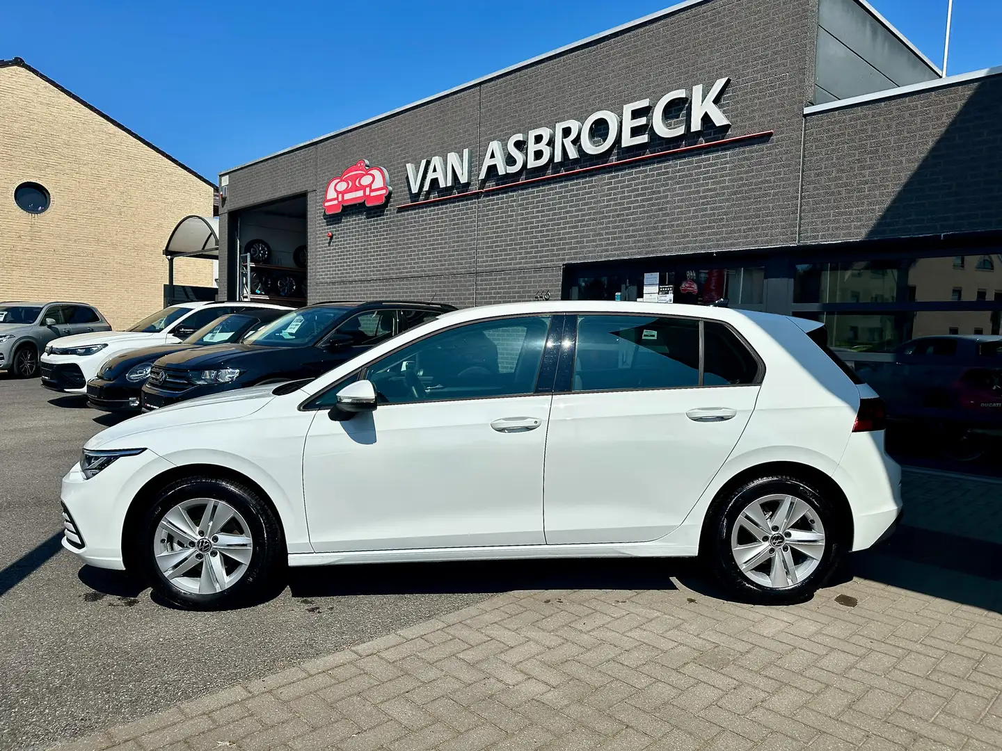 Volkswagen Golf 1.5 TSI Life Business*GPS Virtual*APP*LED* Wit - 2