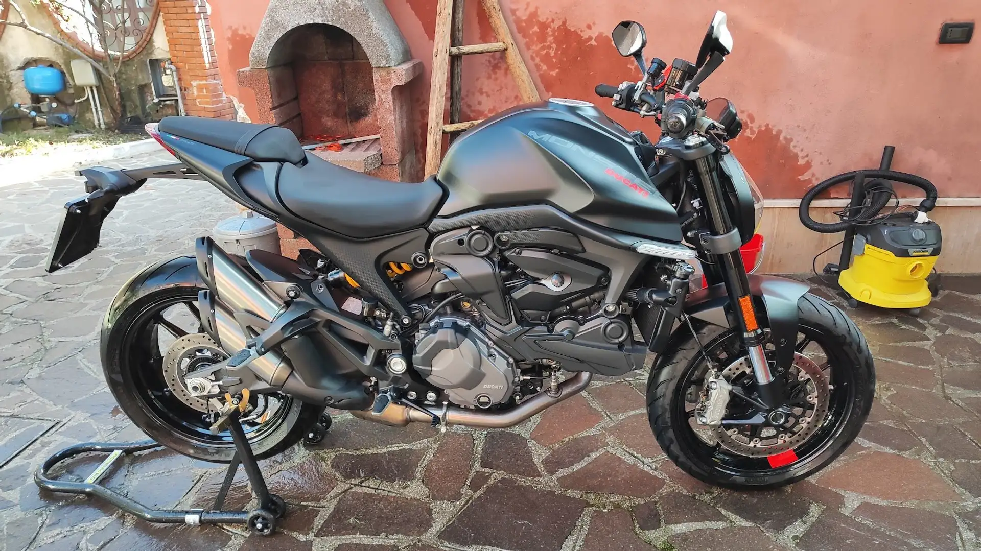 Ducati Monster 937 Nero - 1