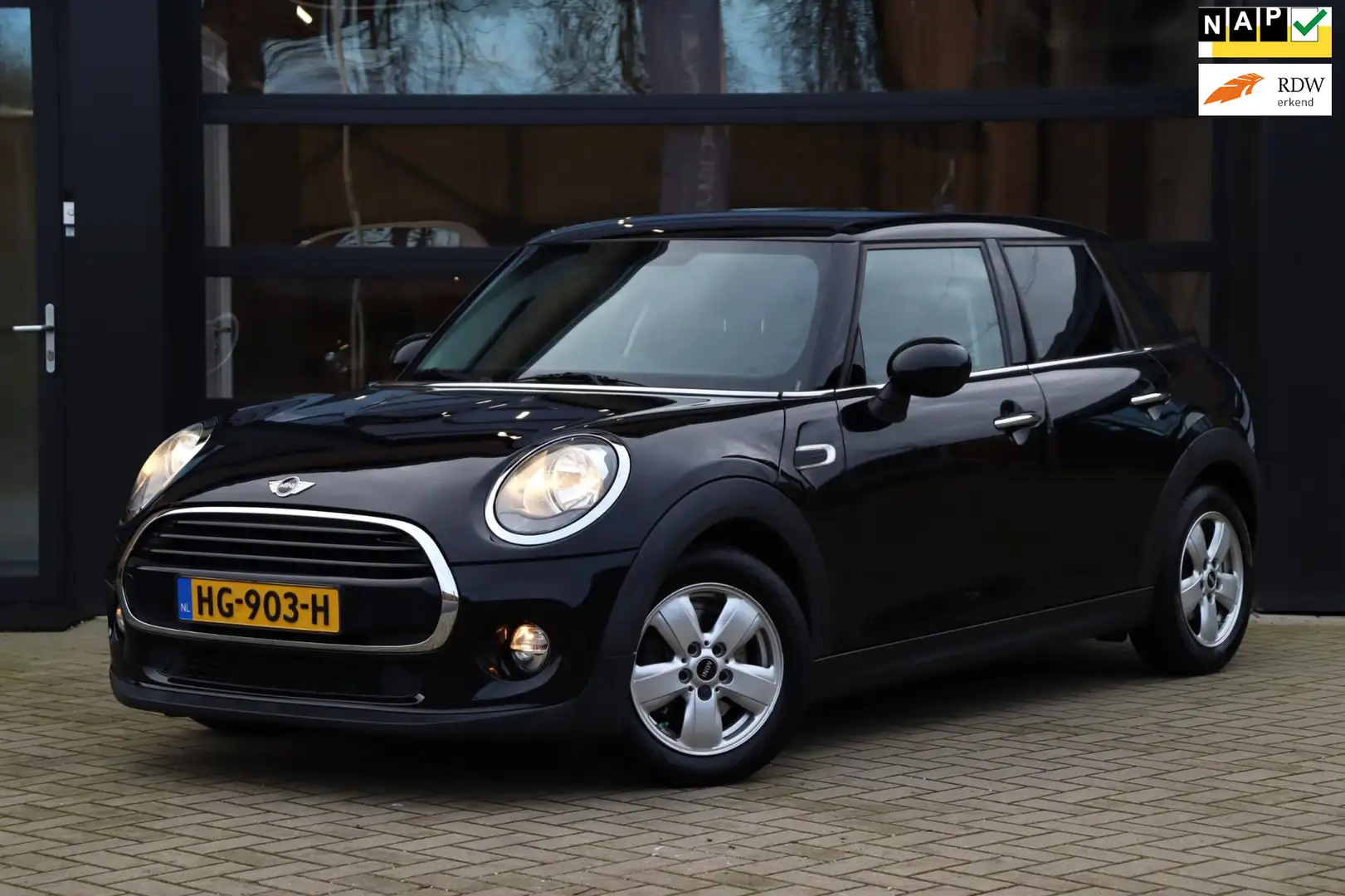MINI Cooper Mini 1.5 Business | NAP | Dealer Onderhouden | Nav Schwarz - 1