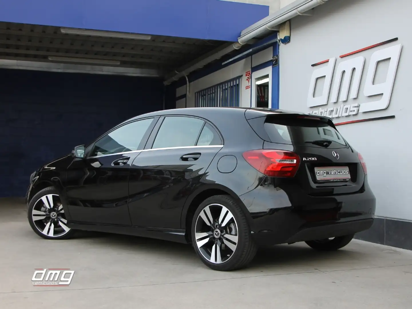 Mercedes-Benz A 200 7G-DCT (4.75) Negro - 2