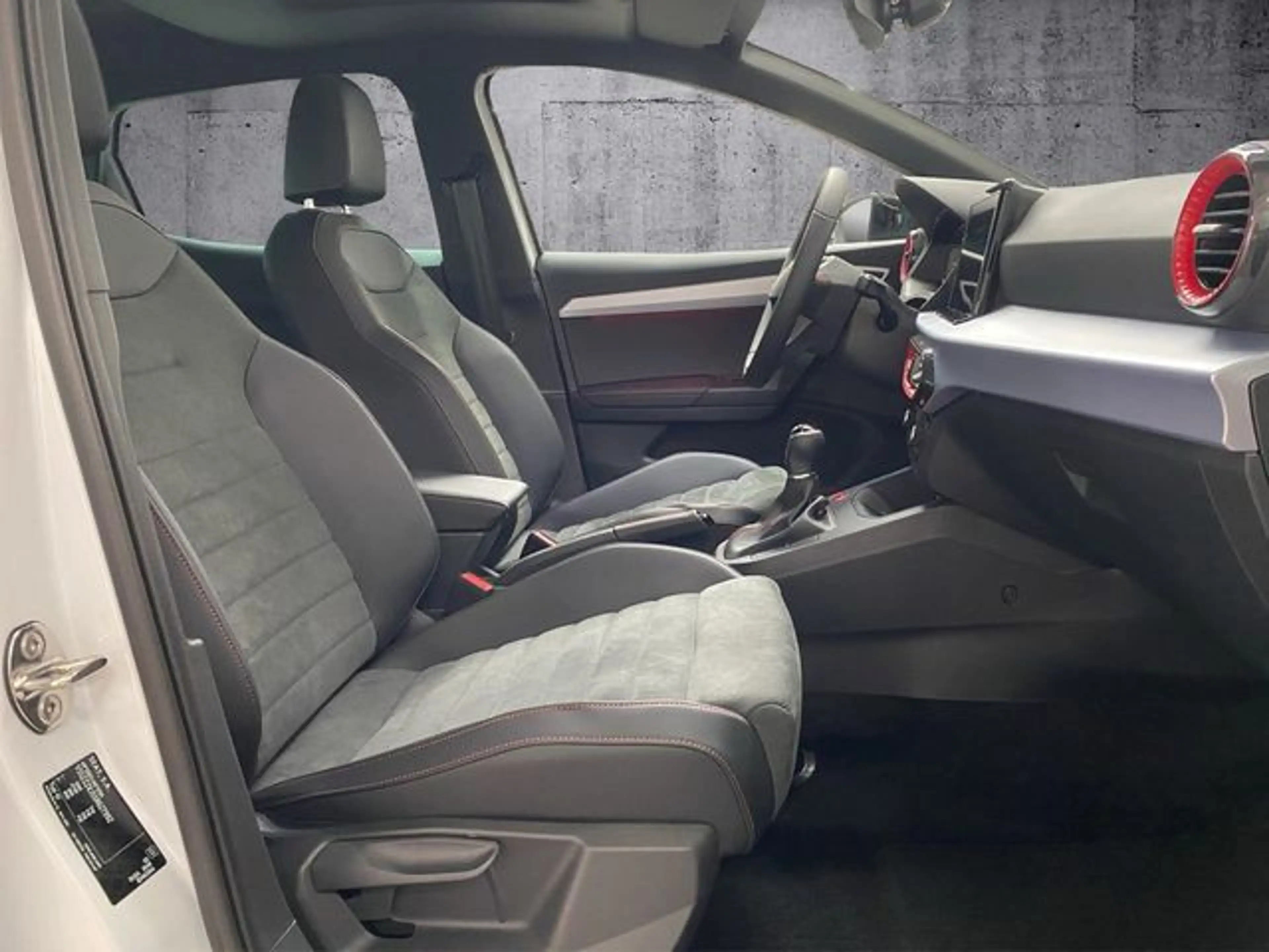 SEAT Ibiza 1.0 TSI FR Black Edition Pano+Full-LED+RFK — photo 9