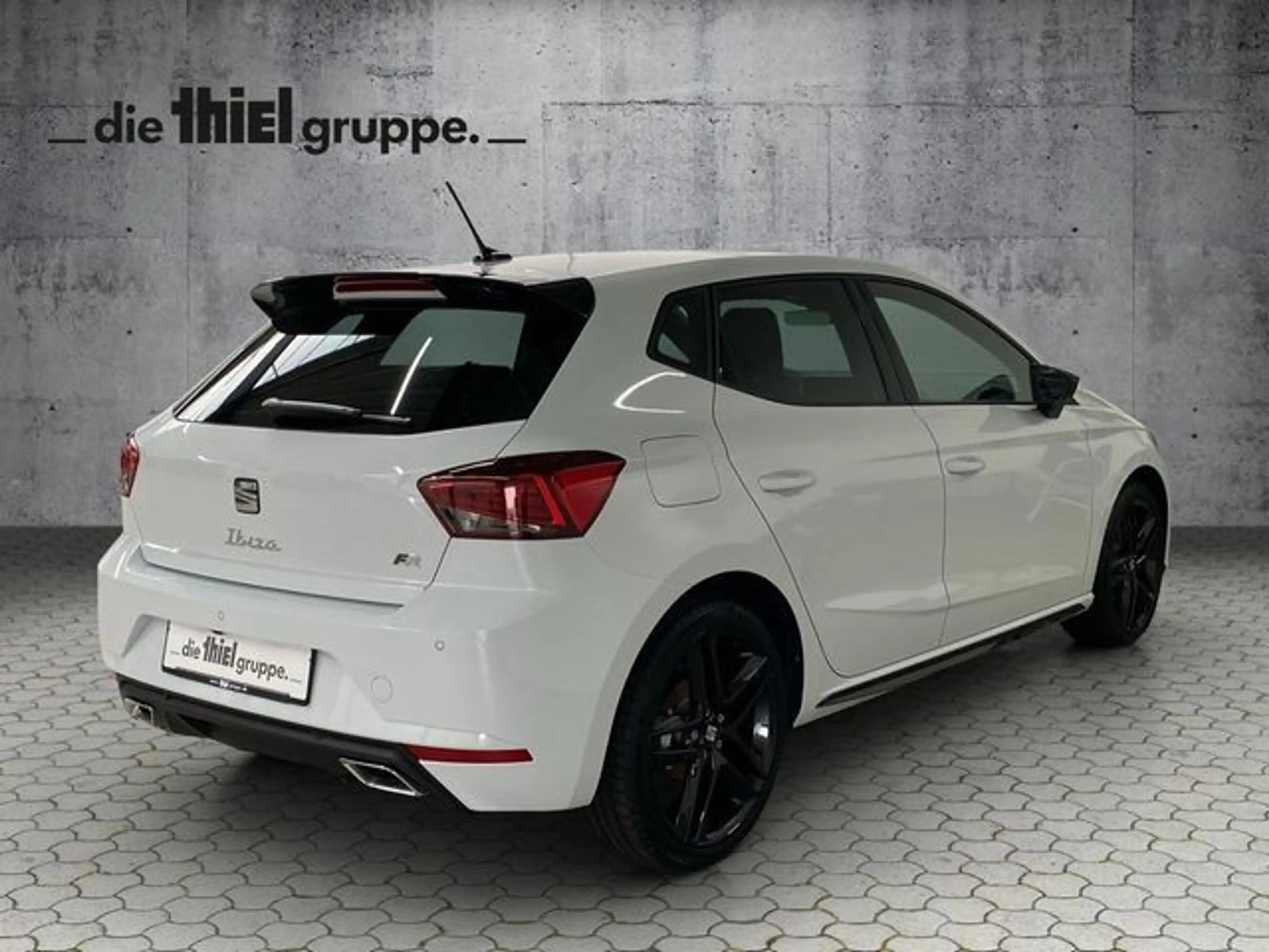 SEAT Ibiza 1.0 TSI FR Black Edition Pano+Full-LED+RFK — photo 4