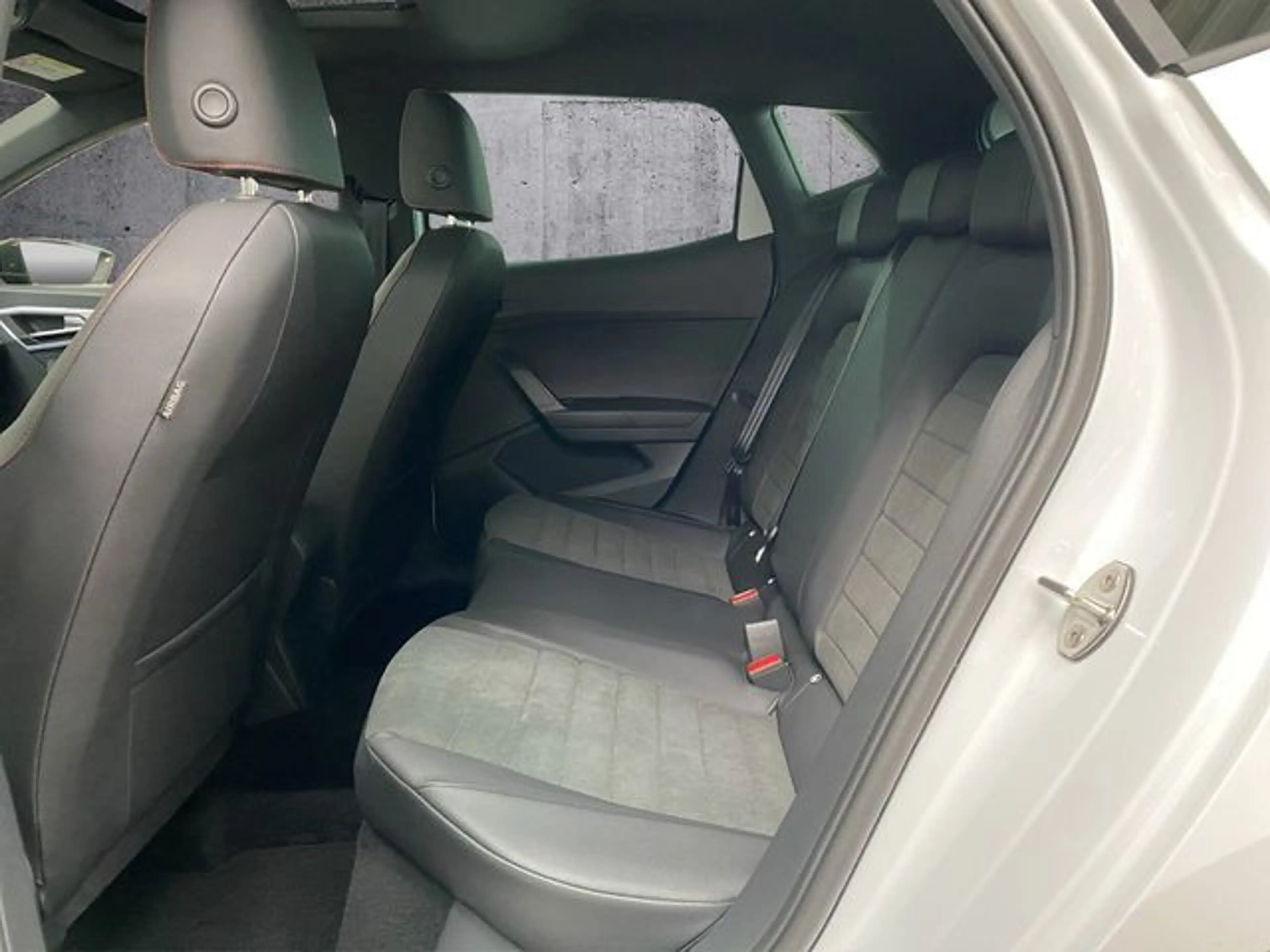 SEAT Ibiza 1.0 TSI FR Black Edition Pano+Full-LED+RFK — photo 11