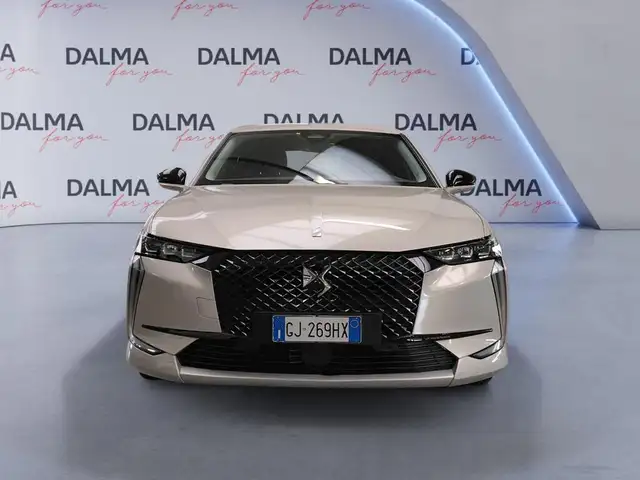 DS Automobiles DS 4 view 8