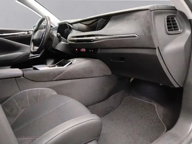 DS Automobiles DS 4 view 14