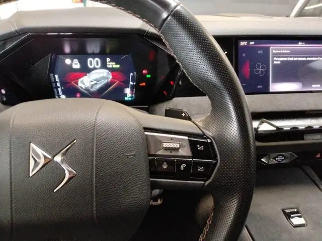 DS Automobiles DS 4 view 18