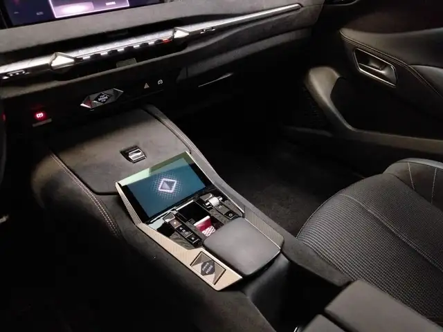DS Automobiles DS 4 view 19