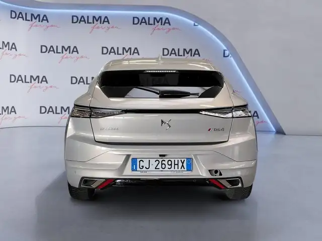 DS Automobiles DS 4 view 4
