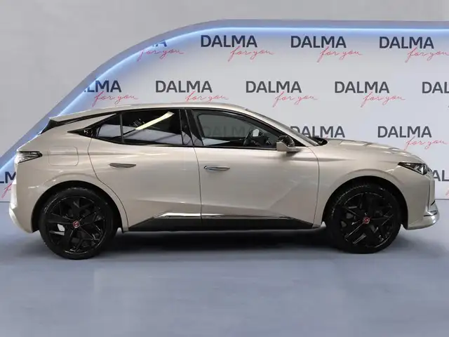 DS Automobiles DS 4 view 6