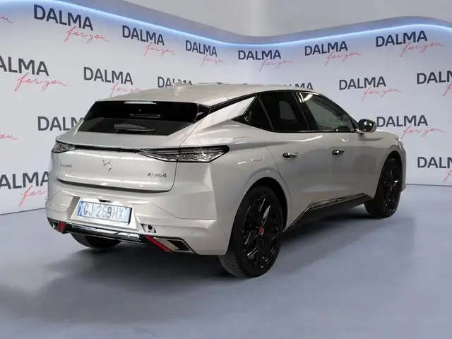 DS Automobiles DS 4 view 5